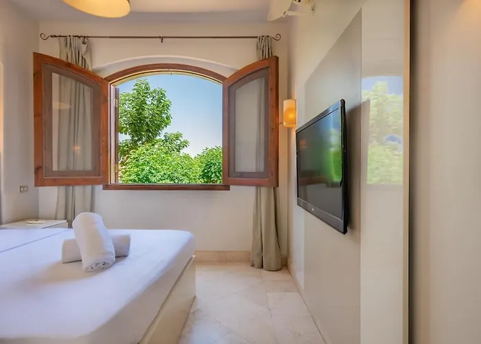 Italian Compound 3br Townhouse Lagoon-front Terrace & Direct Access, El Gouna *