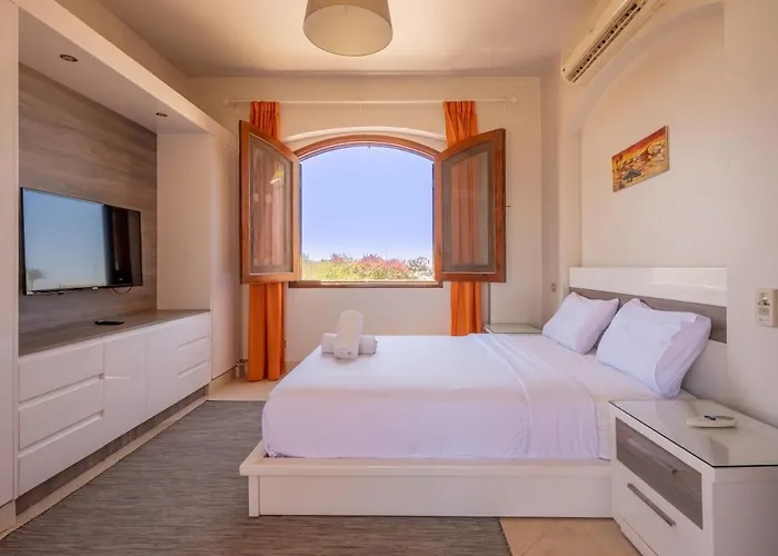 Italian Compound 3br Townhouse Lagoon-front Terrace & Direct Access, El Gouna Nyaraló