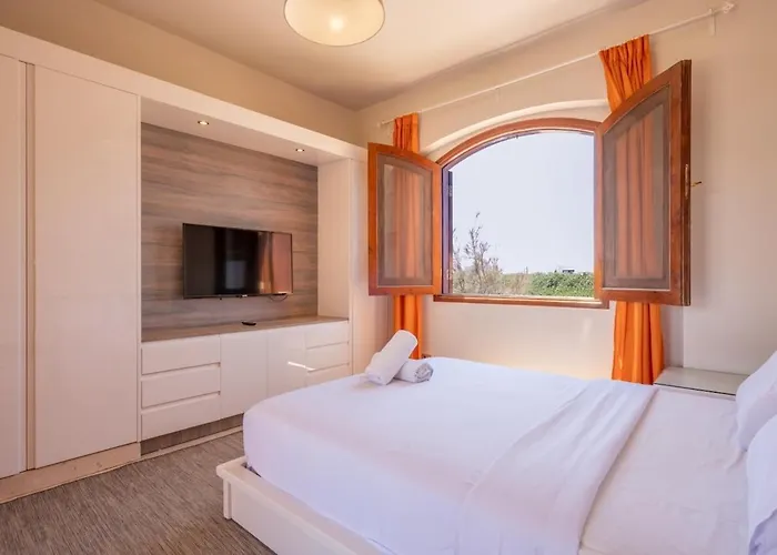 Italian Compound 3br Townhouse Lagoon-front Terrace & Direct Access, El Gouna *