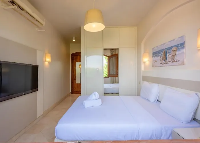Italian Compound 3br Townhouse Lagoon-front Terrace & Direct Access, El Gouna Nyaraló