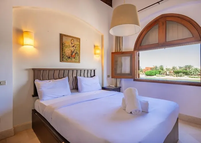 Italian Compound 3br Townhouse Lagoon-front Terrace & Direct Access, El Gouna * Gurdaka