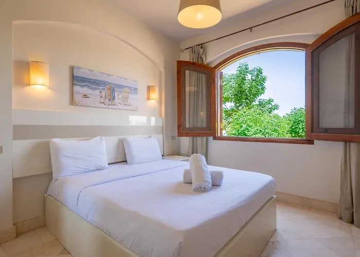 Italian Compound 3br Townhouse Lagoon-front Terrace & Direct Access, El Gouna *